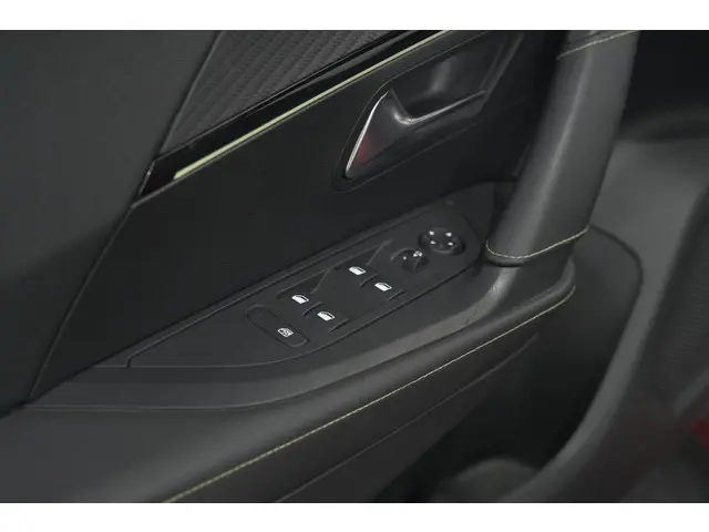 Peugeot 2008 PureTech 130 GT-Line 2020 Benzine 28