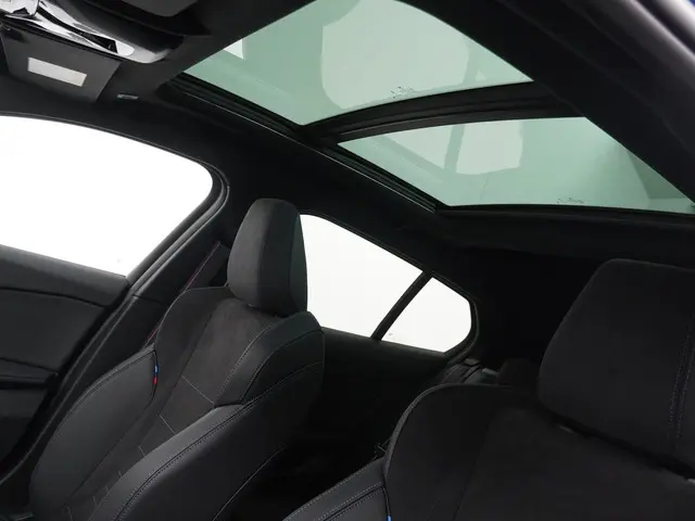 BMW 1 Serie 120 2025 Benzine 18