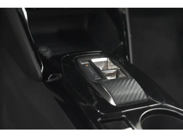 Peugeot 2008 PureTech 130 EAT8 Allure 2024 Benzine 42