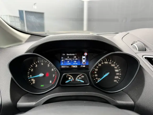 Ford C-MAX 1.5 Titanium 2015 Benzine 34