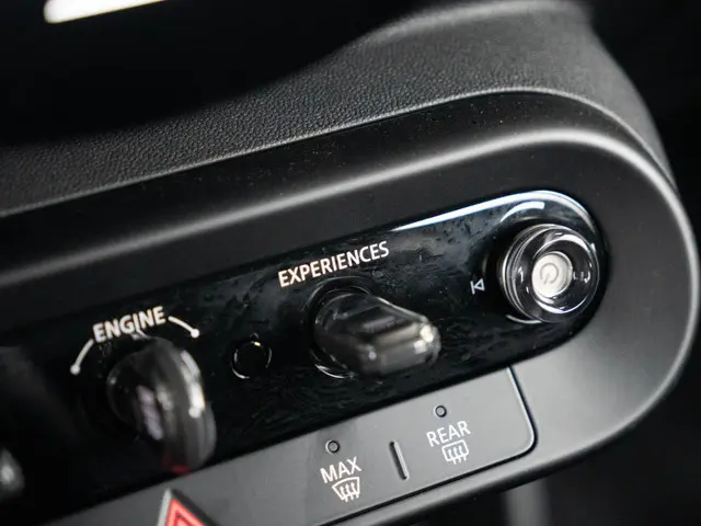 MINI 5-Deurs Cooper C 2024 Benzine 23