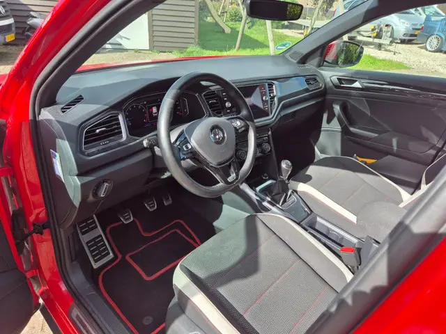 Volkswagen T-Roc 1.5 TSI Sport 2018 Benzine 8