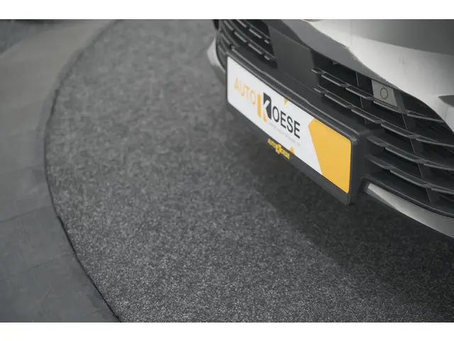 Renault Clio TCe 130 EDC Initiale Paris 2020 Benzine 18