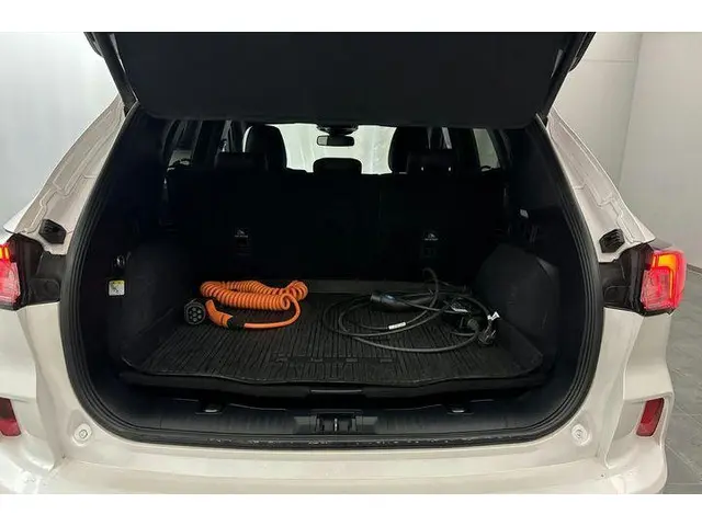 Ford Kuga 2.5 PHEV ST-Line X 2022 Hybride Benzine 10