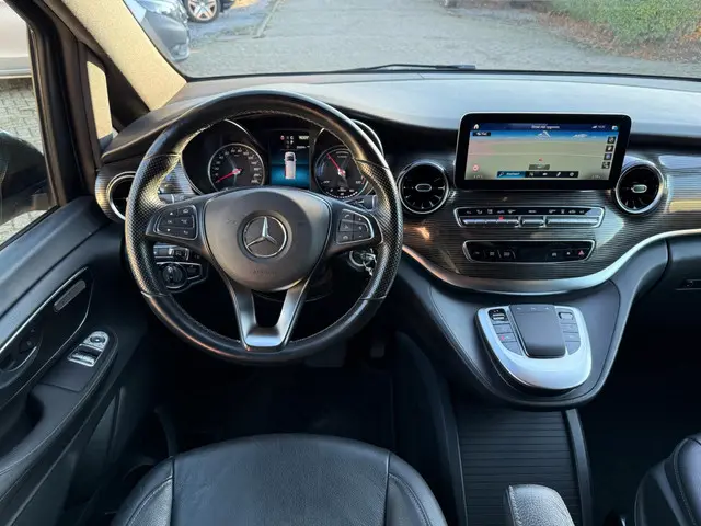 Mercedes-Benz EQV 300 L2 90kWh DC 2020 Elektrisch 13