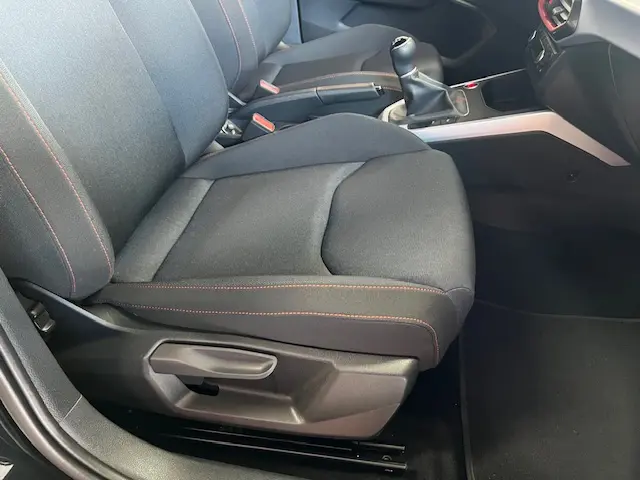 SEAT Arona 1.0 TSI FR 81 KW / 110 PK 2023 Benzine 46