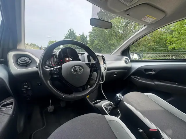 Toyota Aygo 1.0 VVT-i x-pose /Airco/Led/ 2017 Benzine 10