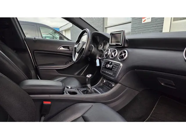 Mercedes-Benz A-Klasse 200 AMG Sport 2013 Benzine 19