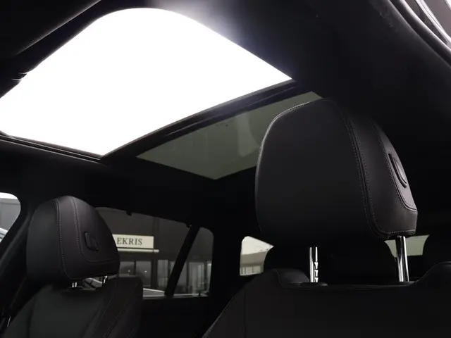 BMW 3 Serie Touring 330i High Executive 2021 Benzine 54