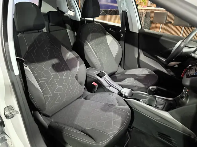 Peugeot 2008 |1.2 PureTech Blue Lion | Pano | 2017 Benzine 12