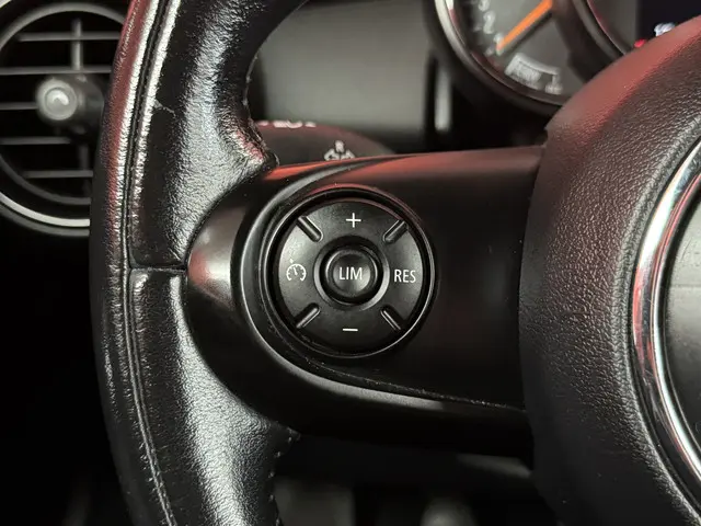 MINI One Mini 1.2 Business 2015 Benzine 30