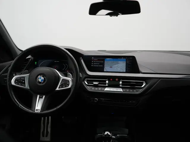 BMW 1 Serie M135i xDrive 306pk Dealer O.H 2021 Benzine 21
