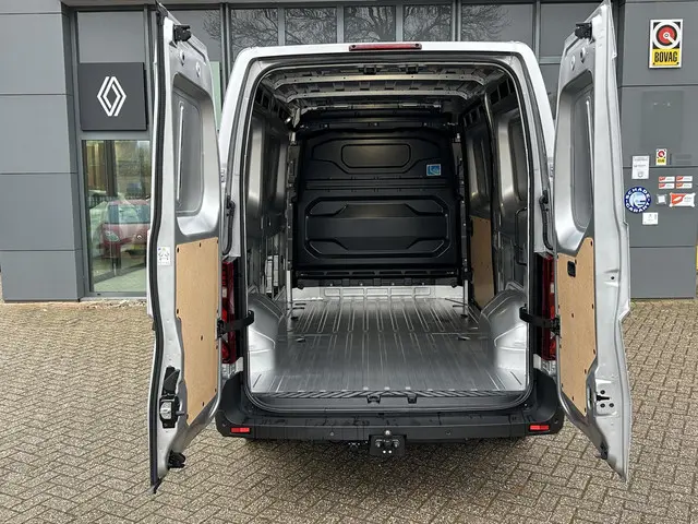 Renault Master T35 2.0 dCi 130 L2H2 Advance 2024 Diesel 14