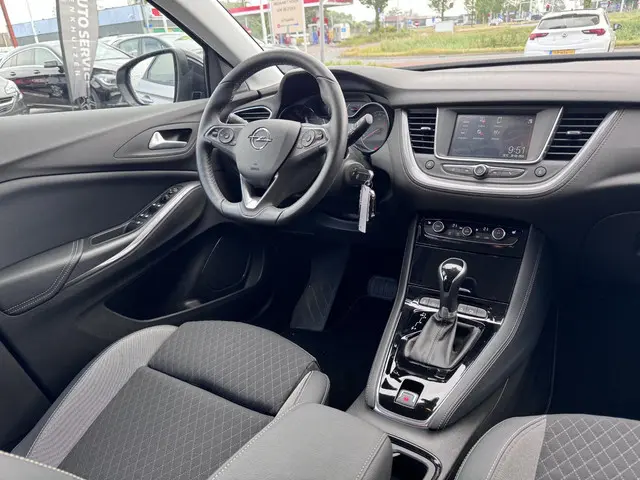 Opel Grandland X 1.2 Turbo 120 Edition 2021 Benzine 32