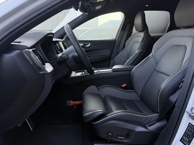 Volvo XC60 2.0 B5 R-Design 2022 Benzine 12