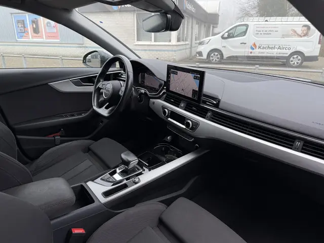 Audi A4 Avant 35 TFSI Aut. Business Sport 2021 Benzine 12