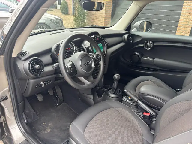 MINI One Mini 1.5 Pepper Navi 2018 Benzine 6