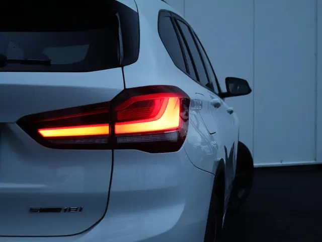 BMW X1 sDrive18i Business Edition Plus 2021 Benzine 10