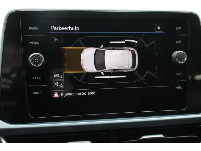 Volkswagen T-Roc 1.5 TSI 150pk DSG Style 2023 Benzine 18