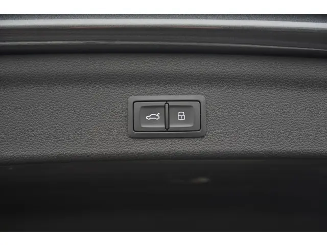Audi Q3 45 TFSI e S edition 2021 Hybride Benzine 10