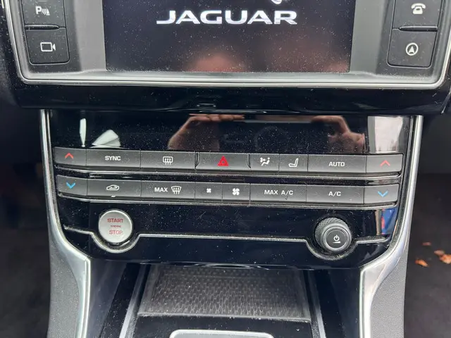 Jaguar XE 2.0 D Portfolio 2016 Diesel 18