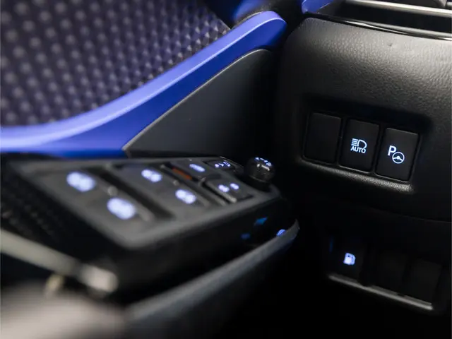 Toyota C-HR 1.8 Hybrid Sport 2018 Hybride Benzine 24