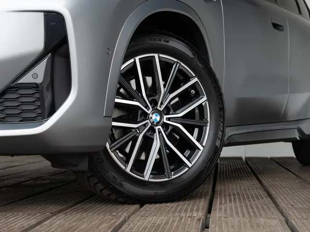 BMW X1 xDrive23i 2023 Benzine 16