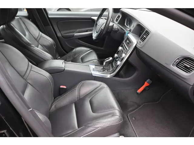 Volvo S60 2.0 D4 R-Design 2015 Diesel 11
