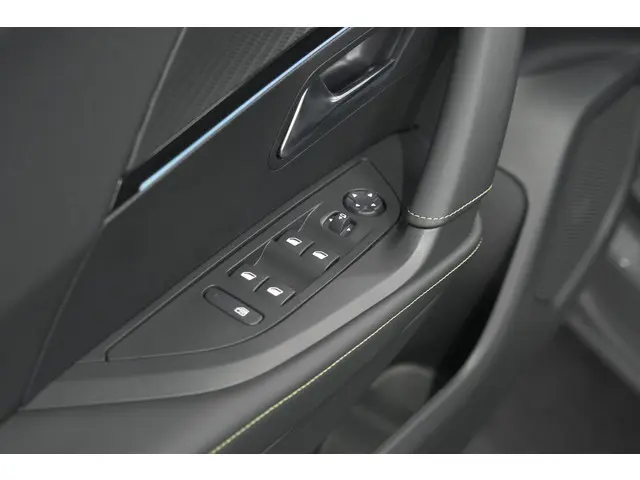 Peugeot e-2008 EV GT 50 kWh 2025 Elektrisch 26