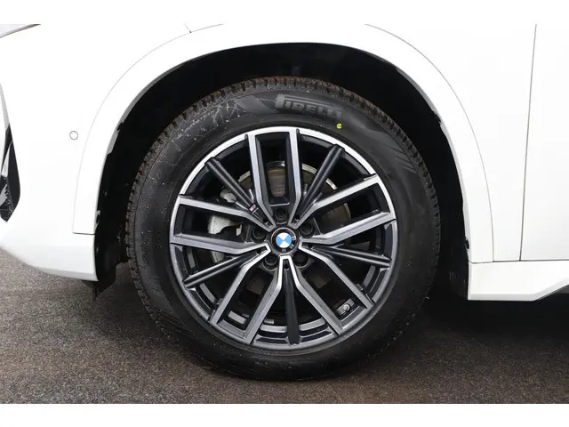 BMW X1 sDrive18i 2023 Benzine 31