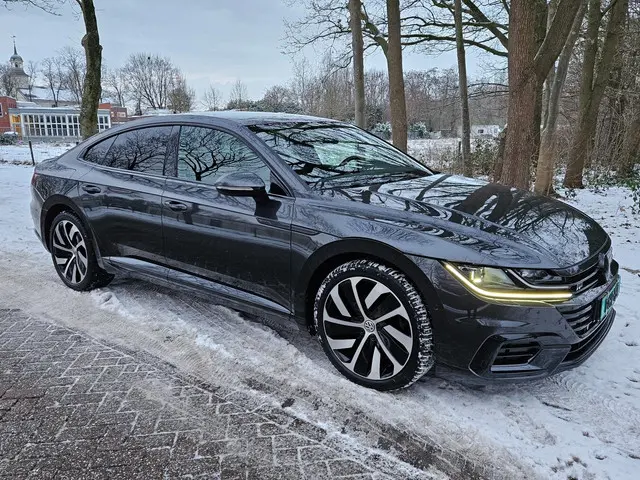 Volkswagen Arteon 2.0 TSI Business R-line 2019 Benzine 2