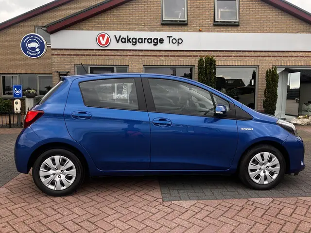 Toyota Yaris 1.5 Hybrid Now 2016 Hybride Benzine 10