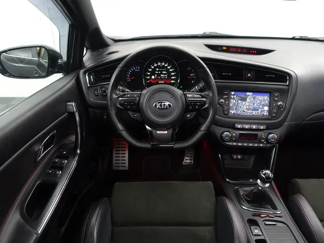 Kia cee'd 1.6 T-GDi 204pk GT- 2016 Benzine 7