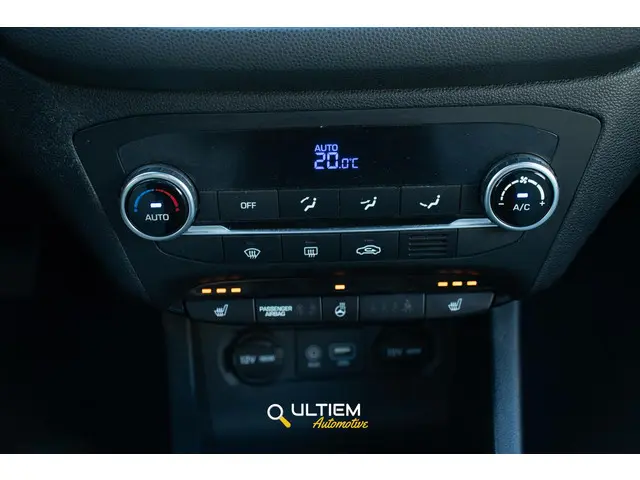 Hyundai i20 1.2 HP i-Motion Premium 2015 Benzine 12