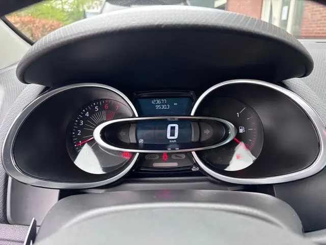 Renault Clio 0.9 TCe Eco2 Limited 2016 Benzine 23