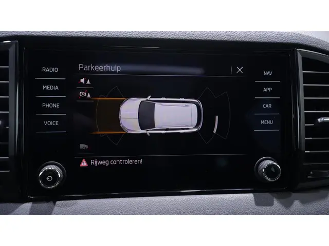 Škoda Karoq 1.5 TSI ACT Sportline Business 2023 Benzine 35