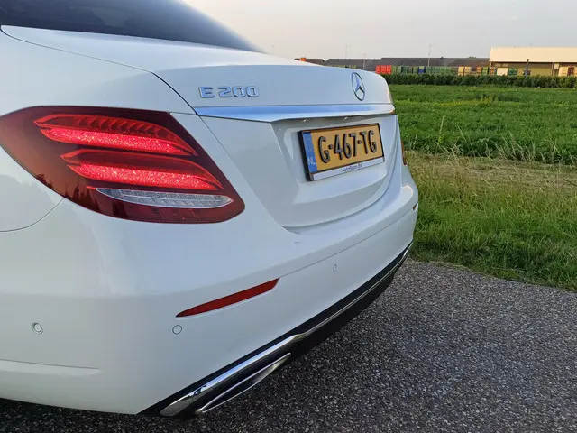 Mercedes-Benz E-Klasse 200 Premium 2017 Benzine 18