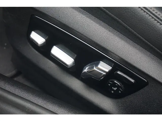 BMW 5 Serie Sedan M550i xDrive 2021 Benzine 11