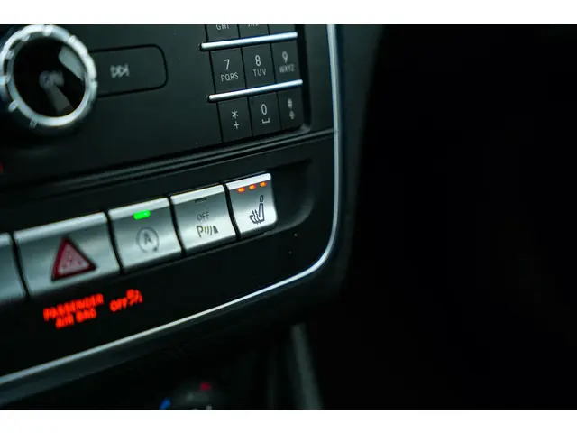 Mercedes-Benz GLA GLA 180 2019 Benzine 31