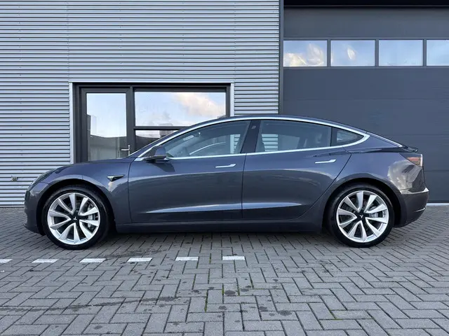Tesla Model 3 Long Range AWD 75 kWh 2019 Elektrisch 4