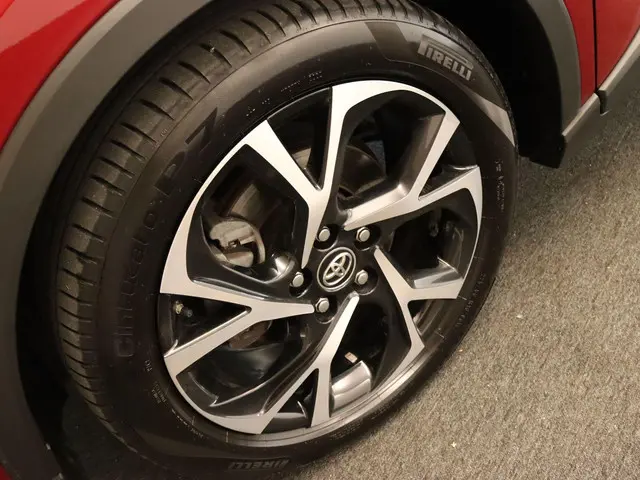 Toyota C-HR 1.8 Hybrid Executive 2019 Hybride Benzine 19