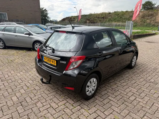 Toyota Yaris 1.0 VVT-i Now 2013 Benzine 7