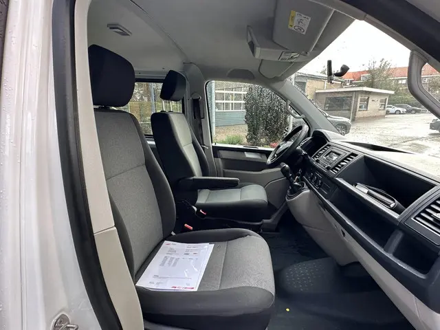 Volkswagen Transporter 2.0 TDI L2H1 DC 2018 Diesel 14