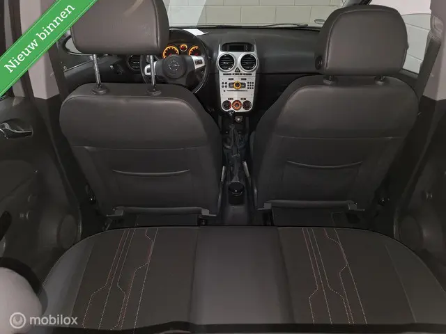 Opel Corsa 1.4-16V Cosmo 5drs/Airco/Nap-km 2012 Benzine 13