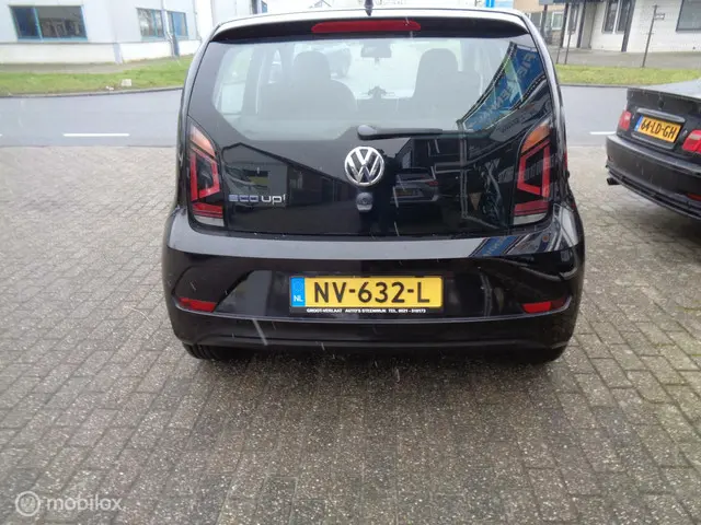 Volkswagen up! 1.0 BMT move up! 2017 Benzine 4