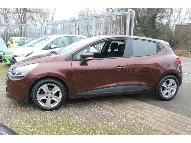 Renault Clio 0.9 TCe Expression 2015 Benzine 7