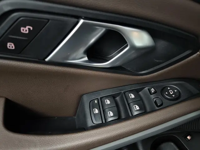 BMW 3 Serie 320e 2023 Hybride Benzine 19