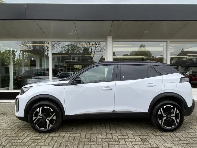 Peugeot 2008 1.2T 130pk Automaat GT 2023 Benzine 12