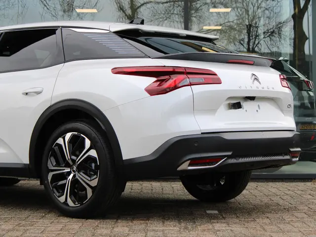 Citroën C5 X 1.2 Hybrid 145pk Max 2026 Hybride Benzine 10