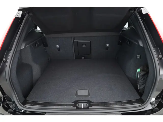 Volvo XC40 T4 Recharge Core 2023 Hybride Benzine 24